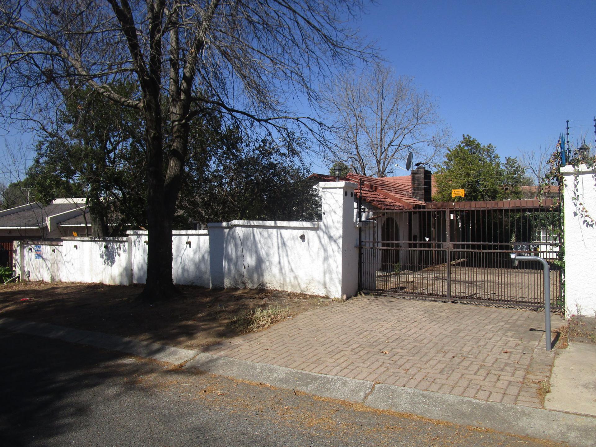 Front View of property in Blairgowrie