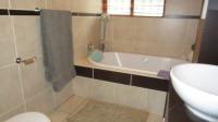 Bathroom 1 - 5 square meters of property in Vanderbijlpark