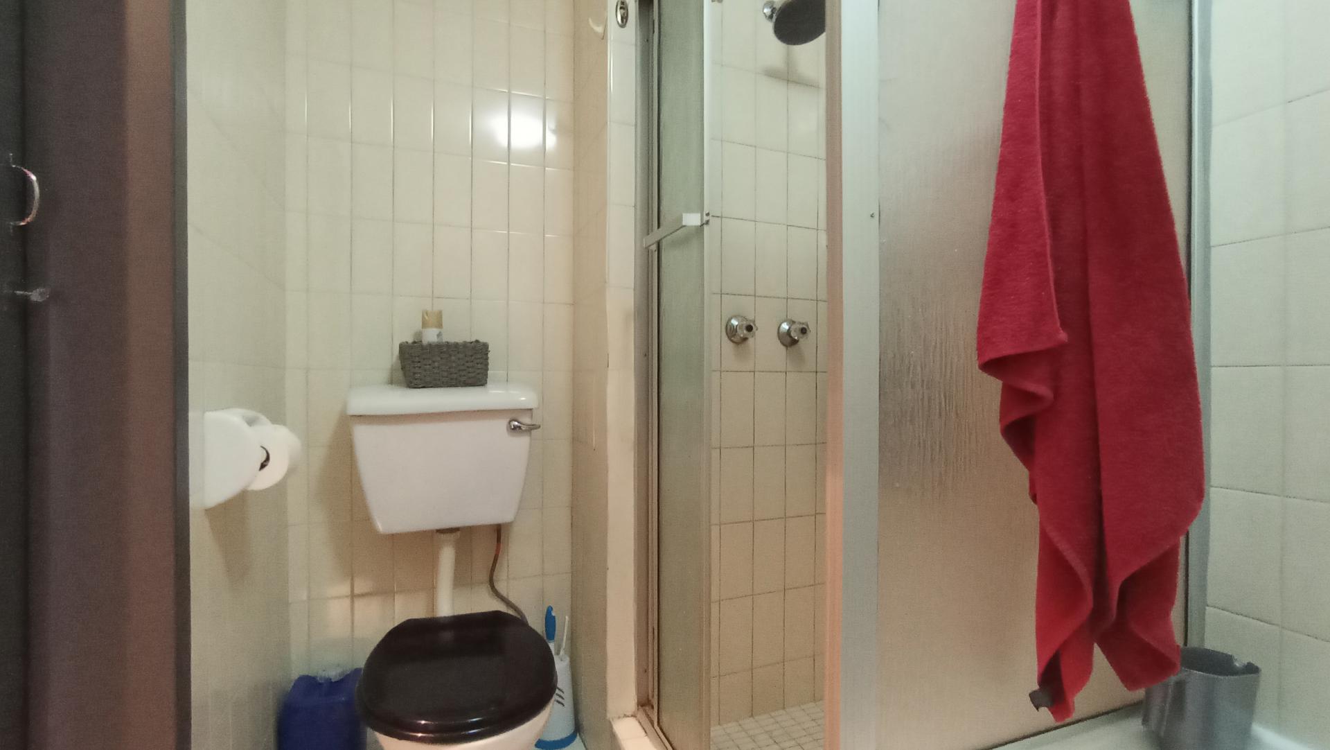 Bathroom 1 - 4 square meters of property in Lyndhurst