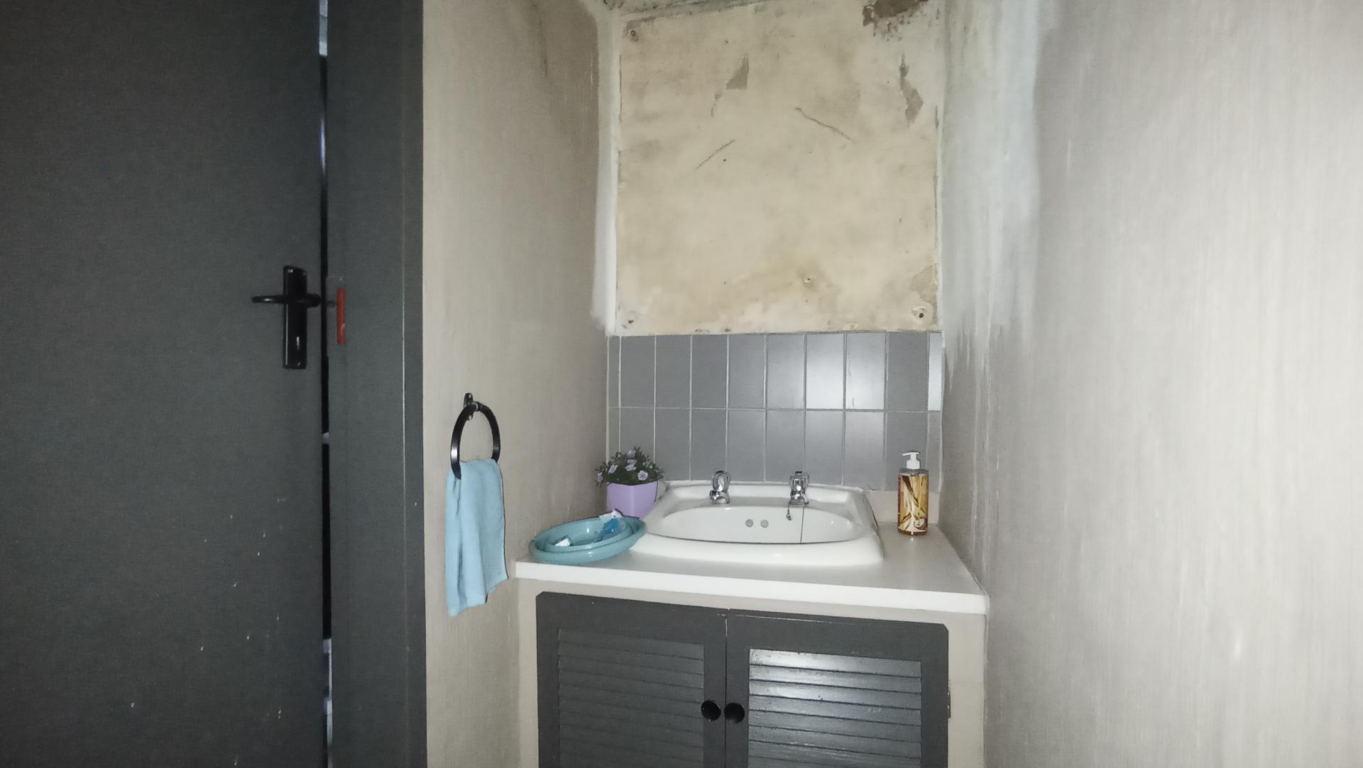 Guest Toilet - 4 square meters of property in Lyndhurst