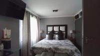 Bed Room 1 - 17 square meters of property in Lyndhurst
