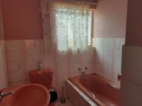 Main Bathroom - 3 square meters of property in Ennerdale