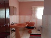 Main Bathroom - 3 square meters of property in Ennerdale
