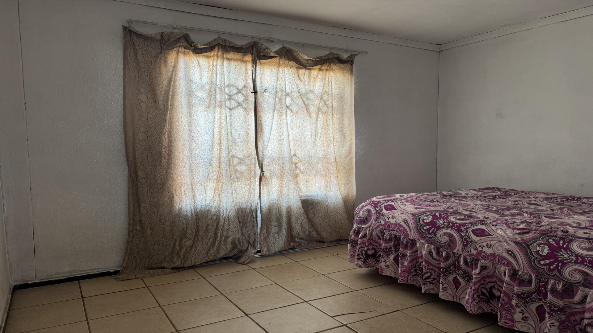 Bed Room 1 of property in Soweto