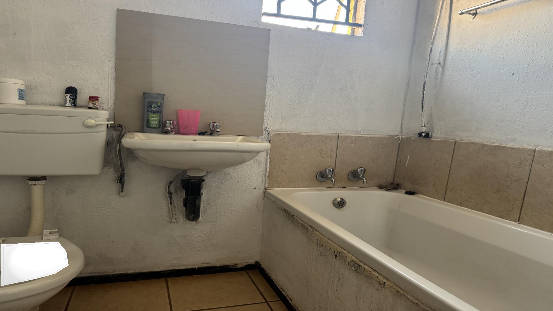 Bathroom 1 of property in Soweto
