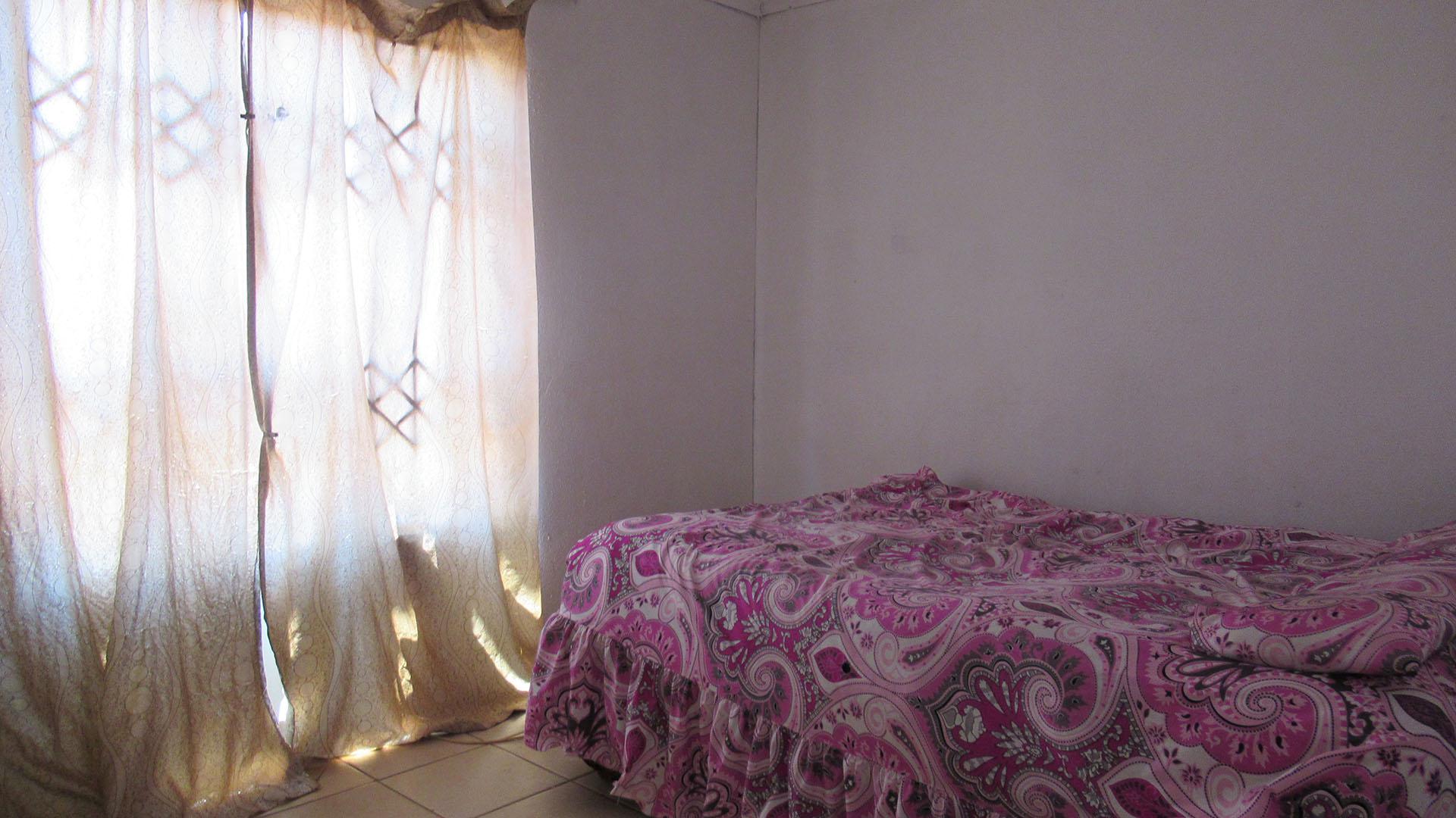 Main Bedroom - 13 square meters of property in Soweto