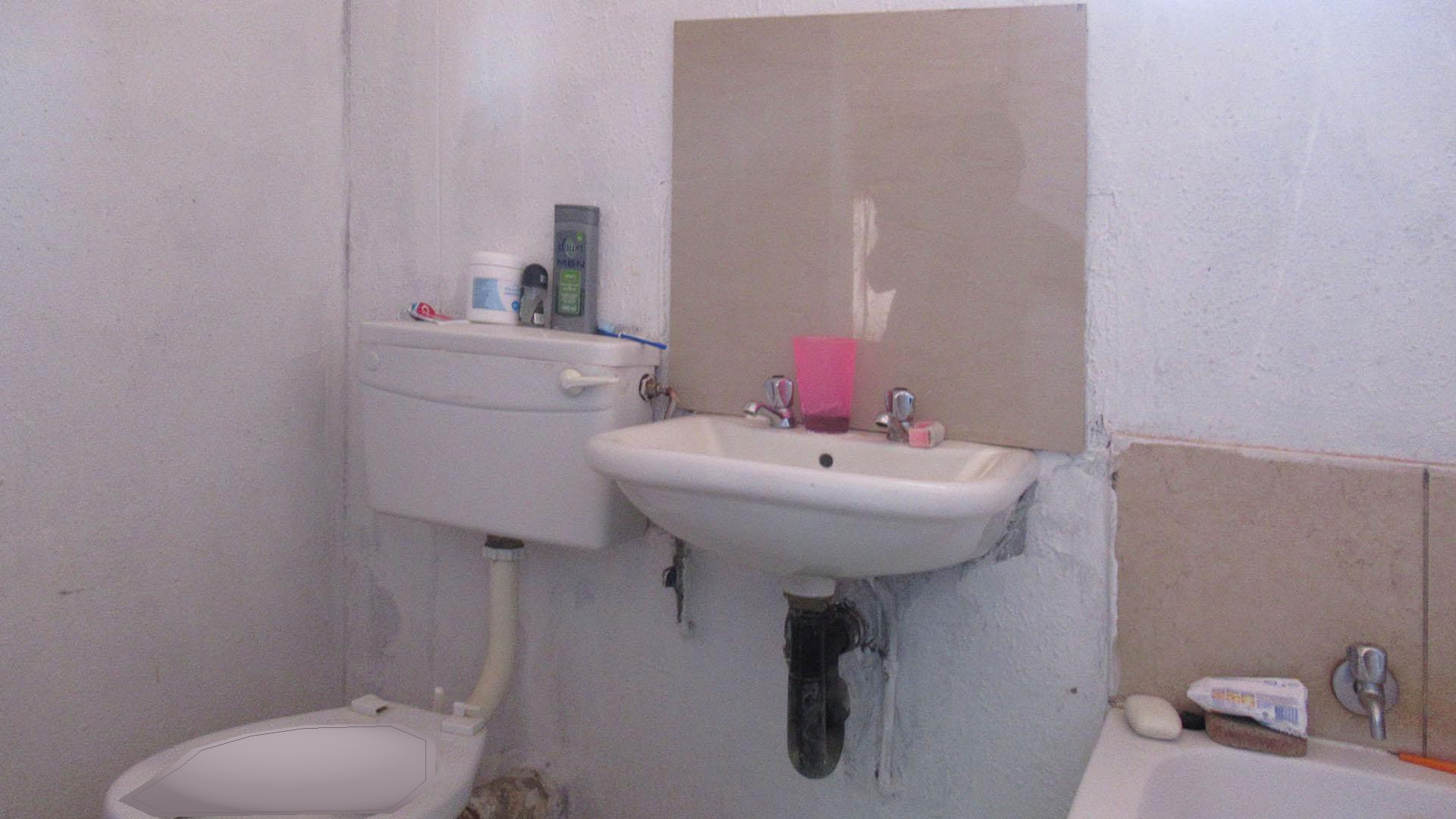 Main Bathroom - 4 square meters of property in Soweto