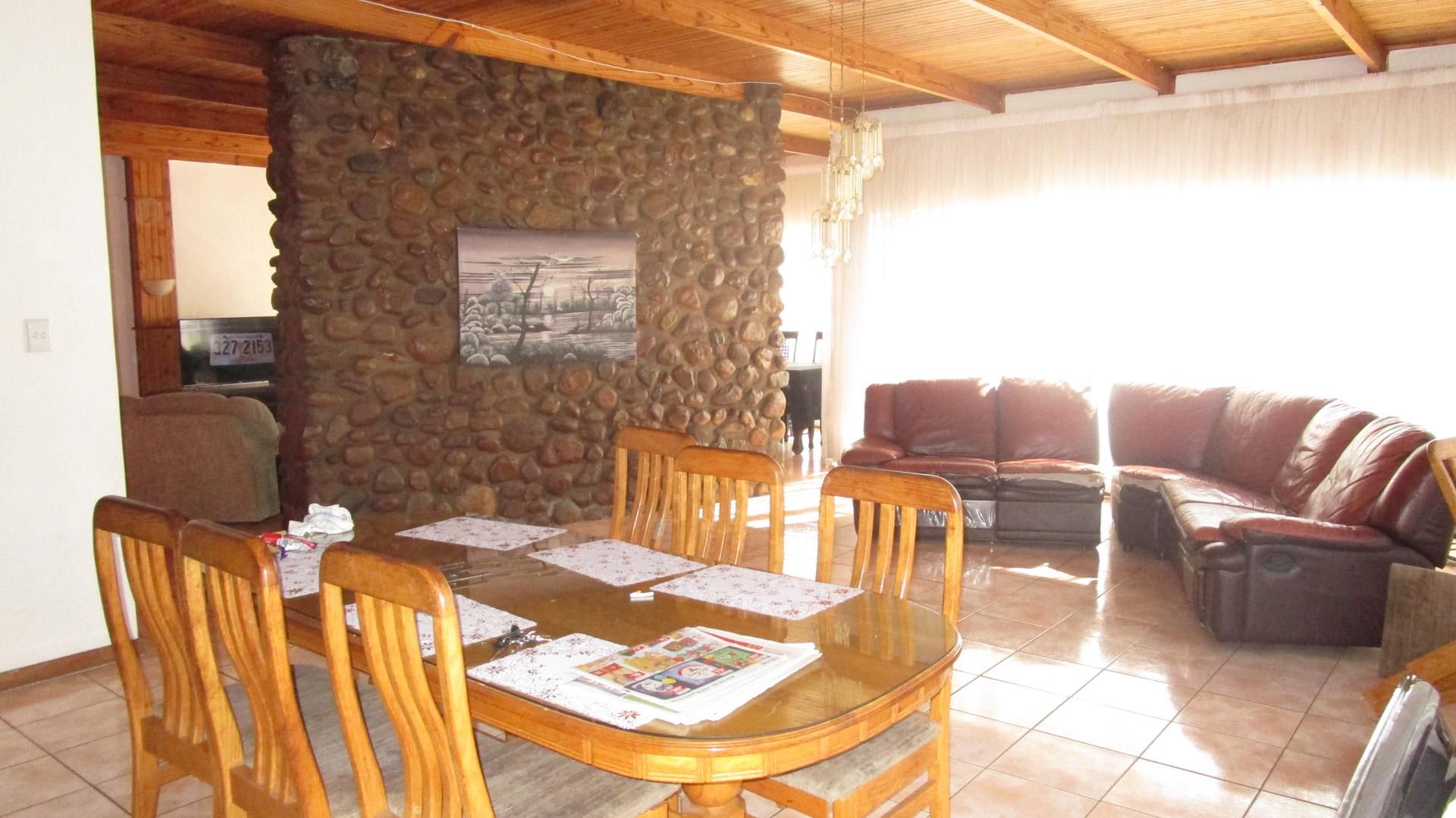 Dining Room of property in Strubenvale