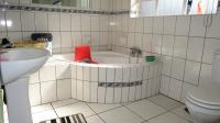 Main Bathroom - 6 square meters of property in Strubenvale