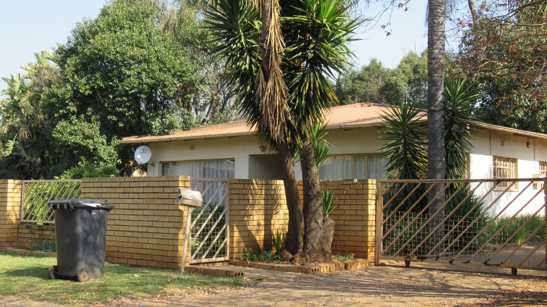 Front View of property in Villieria