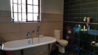 Main Bathroom - 7 square meters of property in Greenstone Hill