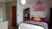 Bed Room 1 - 17 square meters of property in Greenstone Hill
