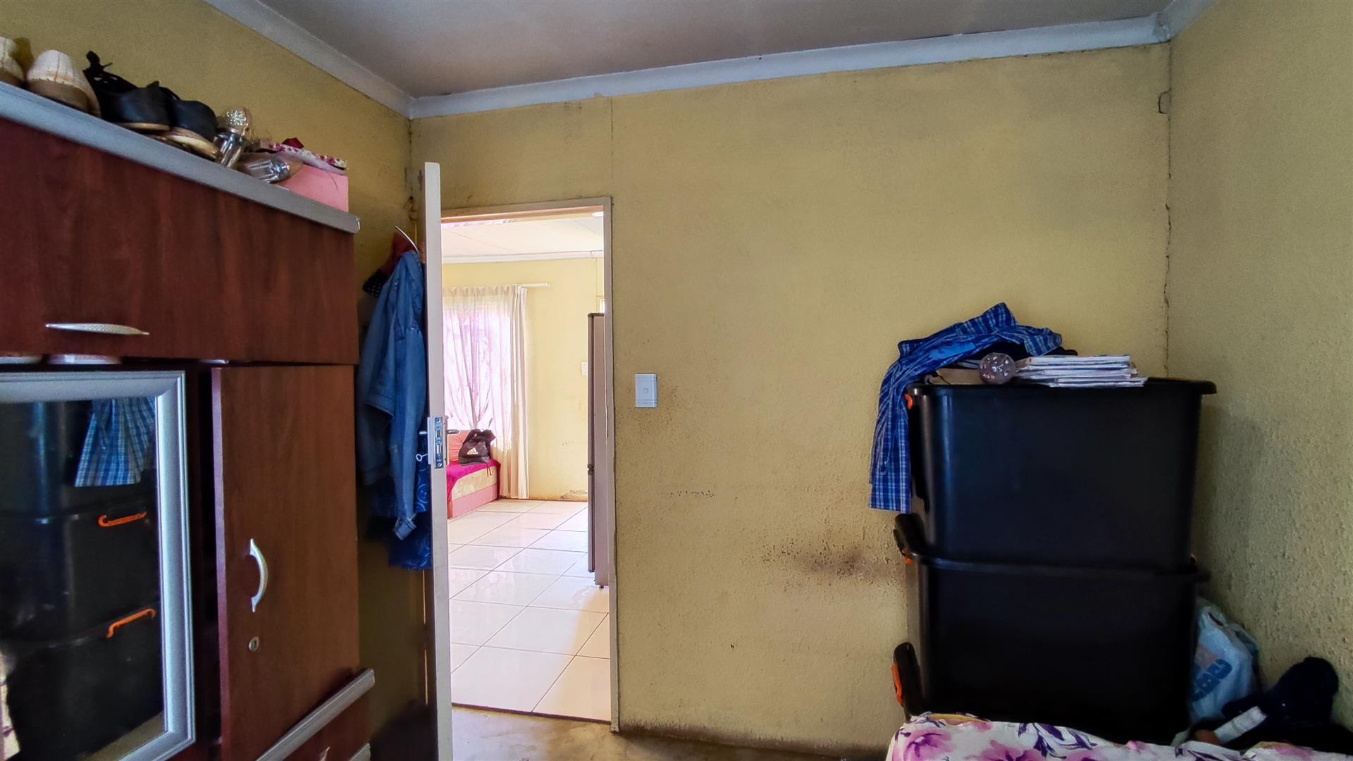 Bed Room 1 - 10 square meters of property in Vereeniging