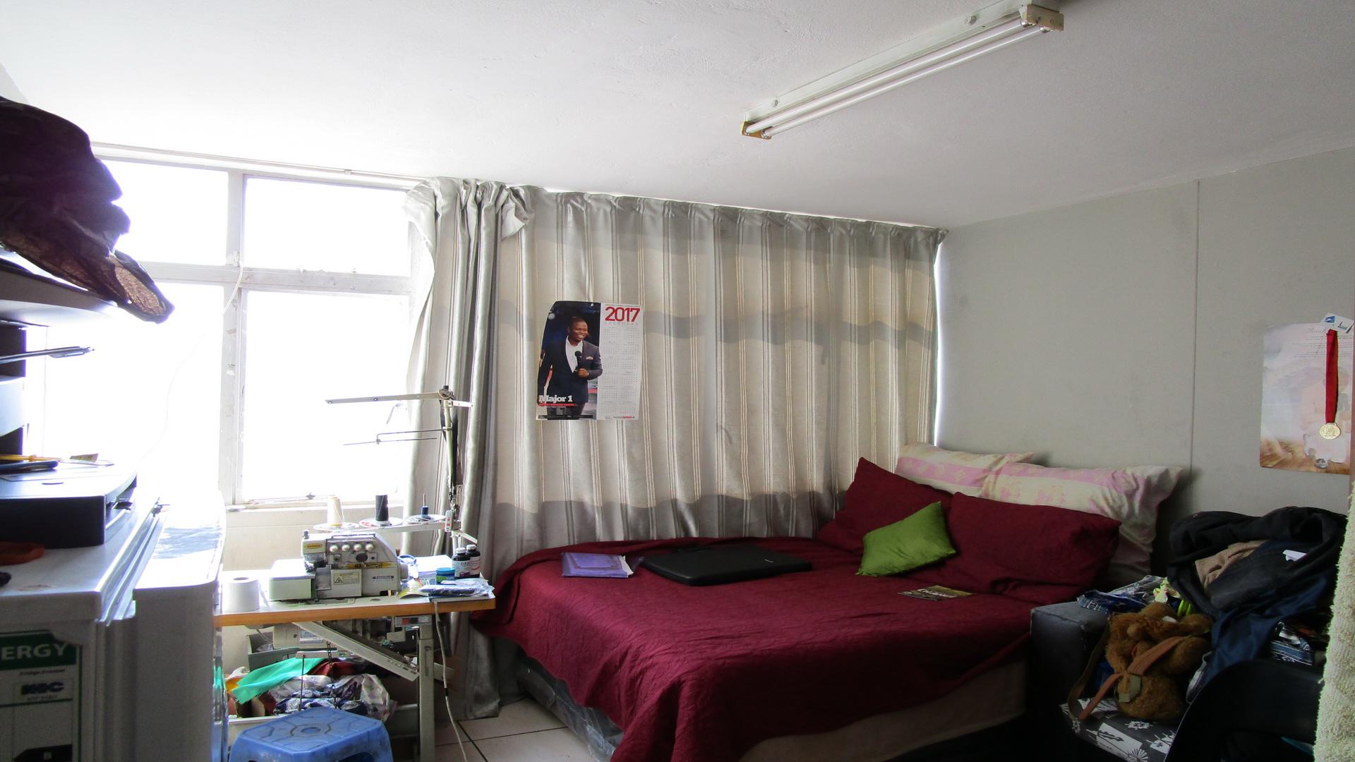 Main Bedroom - 17 square meters of property in Sunnyside