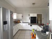 Kitchen - 28 square meters of property in Kenmare
