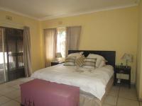 Main Bedroom - 28 square meters of property in Kenmare