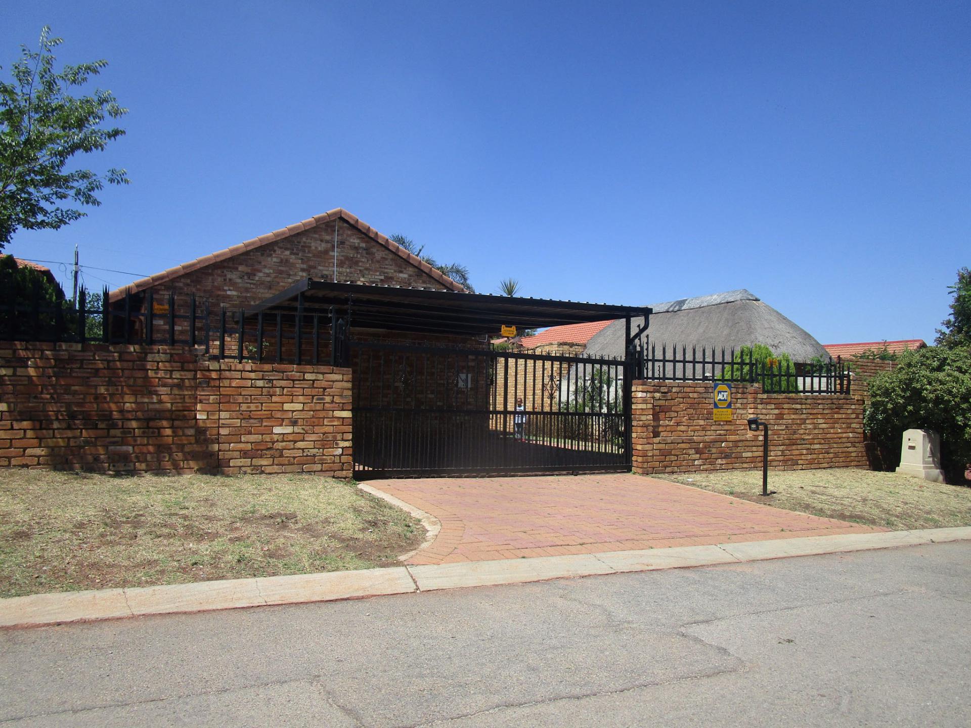 Front View of property in Roodepoort