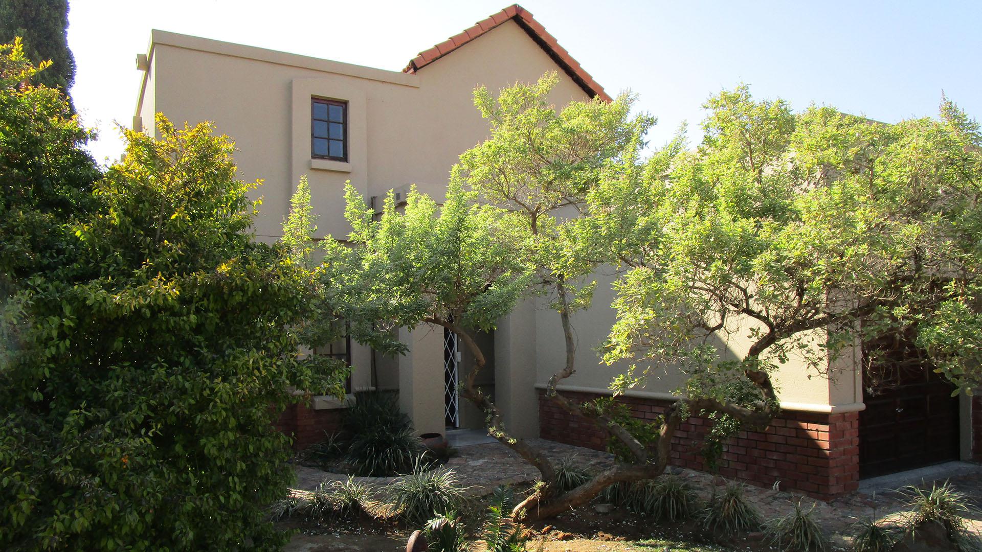 Front View of property in Waterval East