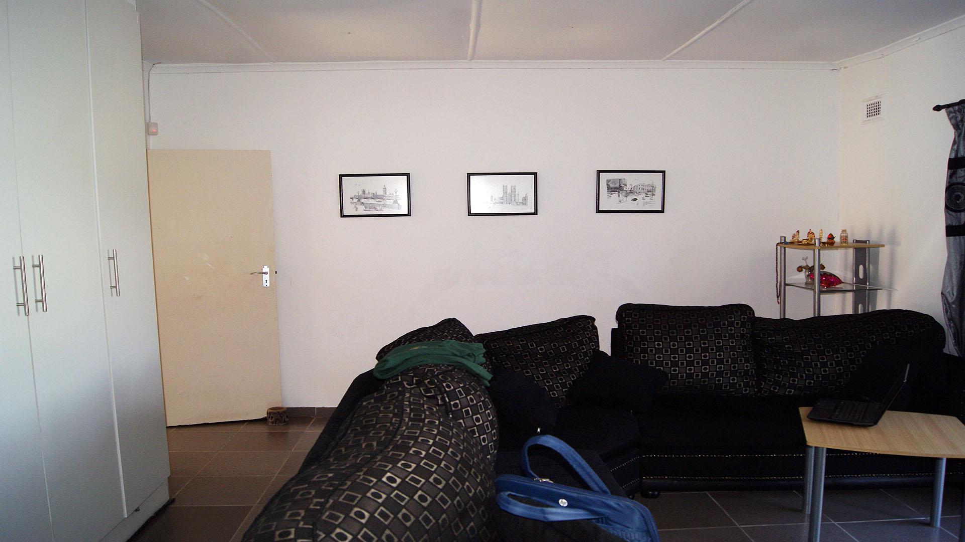 Lounges - 42 square meters of property in Cliffdale