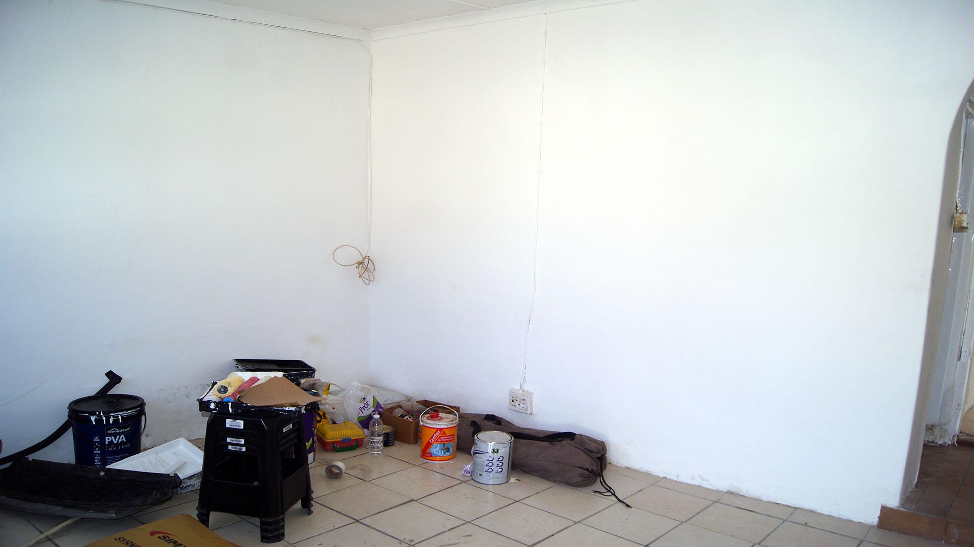 Lounges - 42 square meters of property in Cliffdale