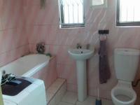 Bathroom 1 of property in KwaDabeka