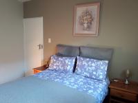 Main Bedroom - 14 square meters of property in Glenmarais (Glen Marais)