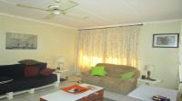 Lounges - 22 square meters of property in Uvongo