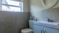 Guest Toilet - 3 square meters of property in Rooi-Els