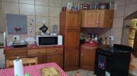 Kitchen - 14 square meters of property in Geelhoutpark