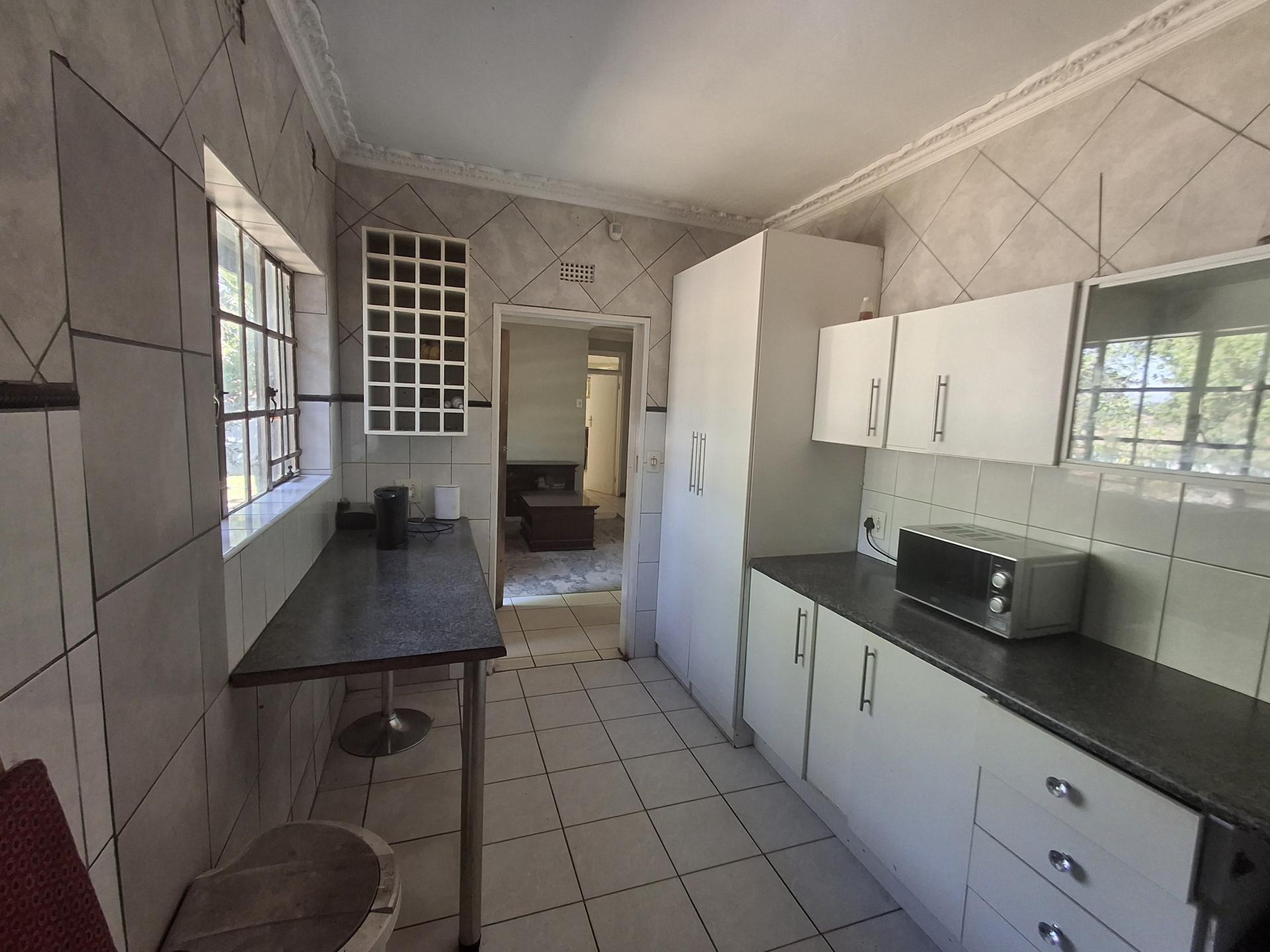 Kitchen of property in Birchleigh North