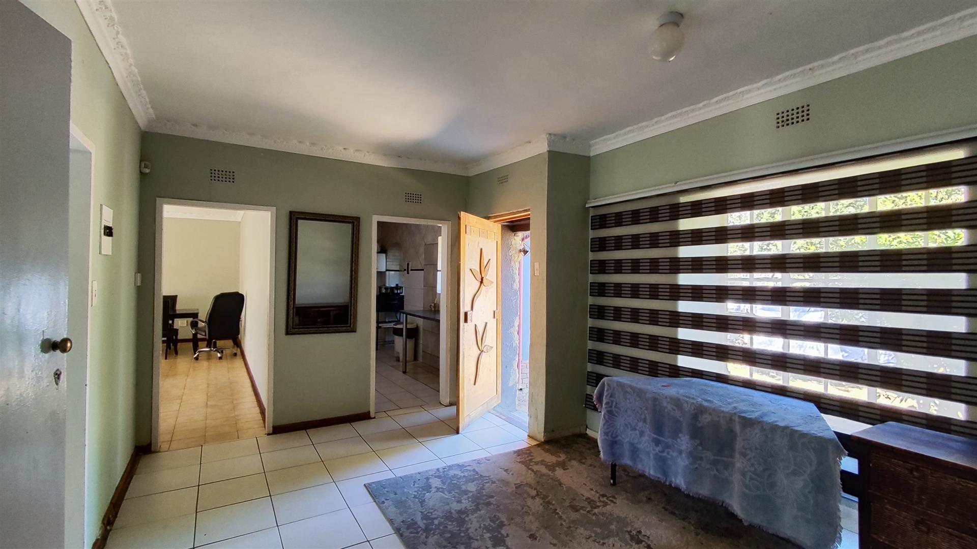 Dining Room - 22 square meters of property in Birchleigh North