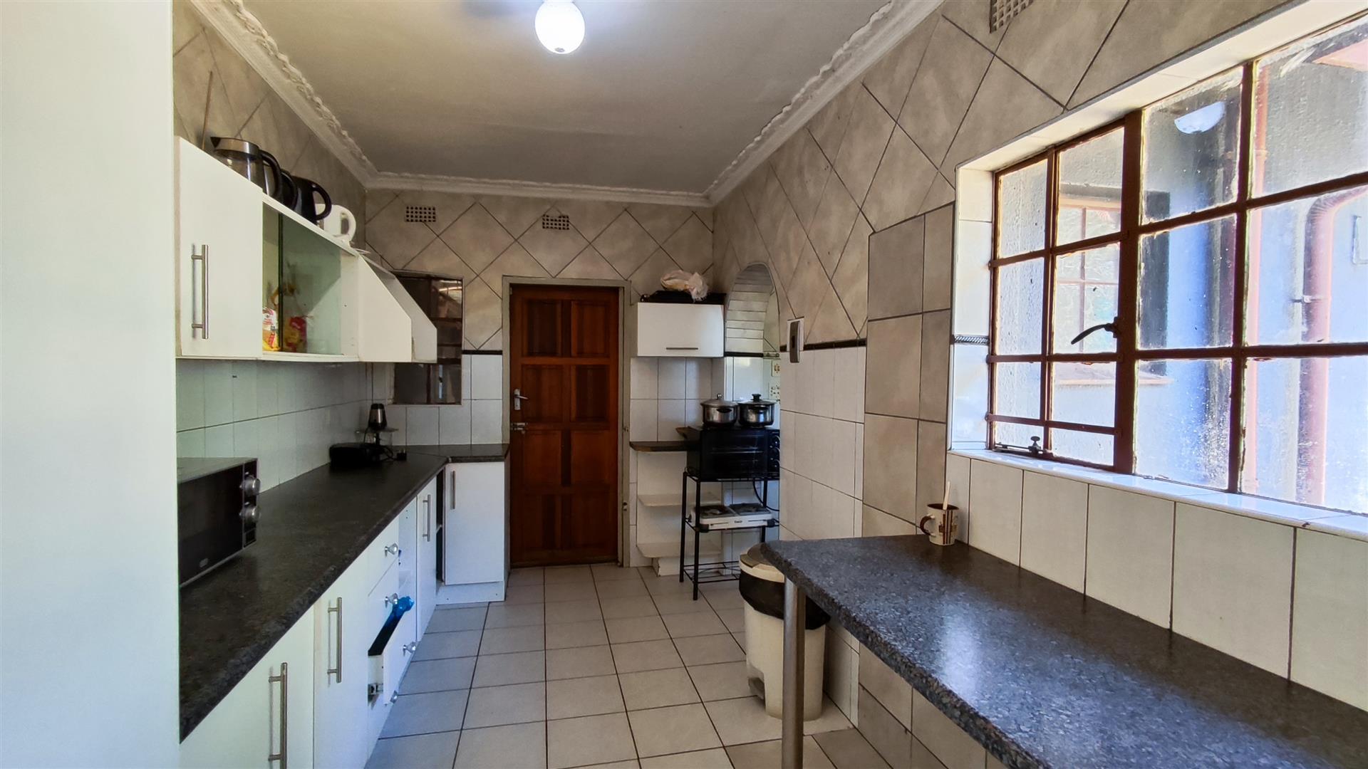 Kitchen - 23 square meters of property in Birchleigh North