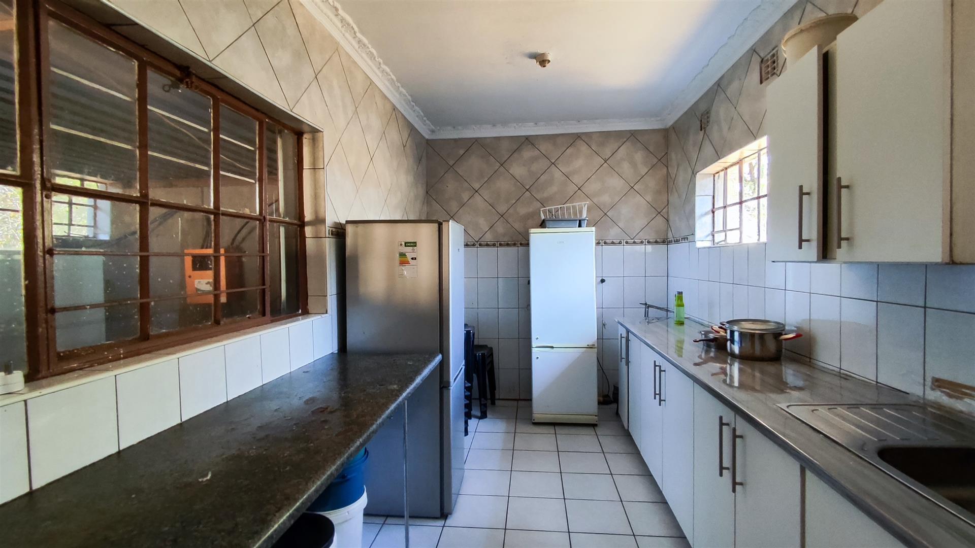 Kitchen - 23 square meters of property in Birchleigh North
