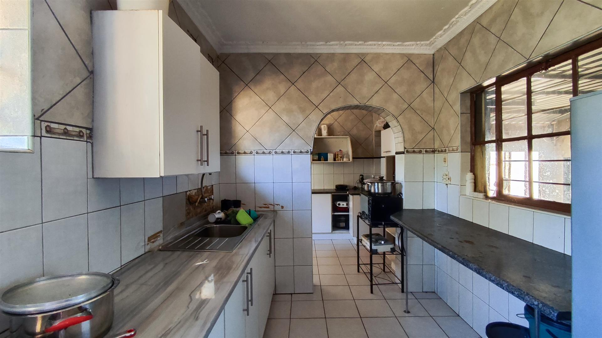 Kitchen - 23 square meters of property in Birchleigh North