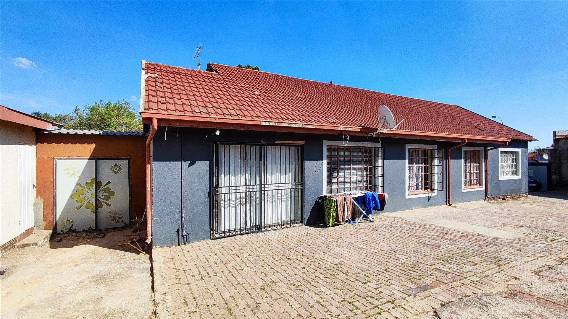 Backyard of property in Birchleigh North