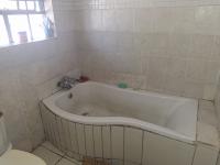 Bathroom 2 of property in Birchleigh North