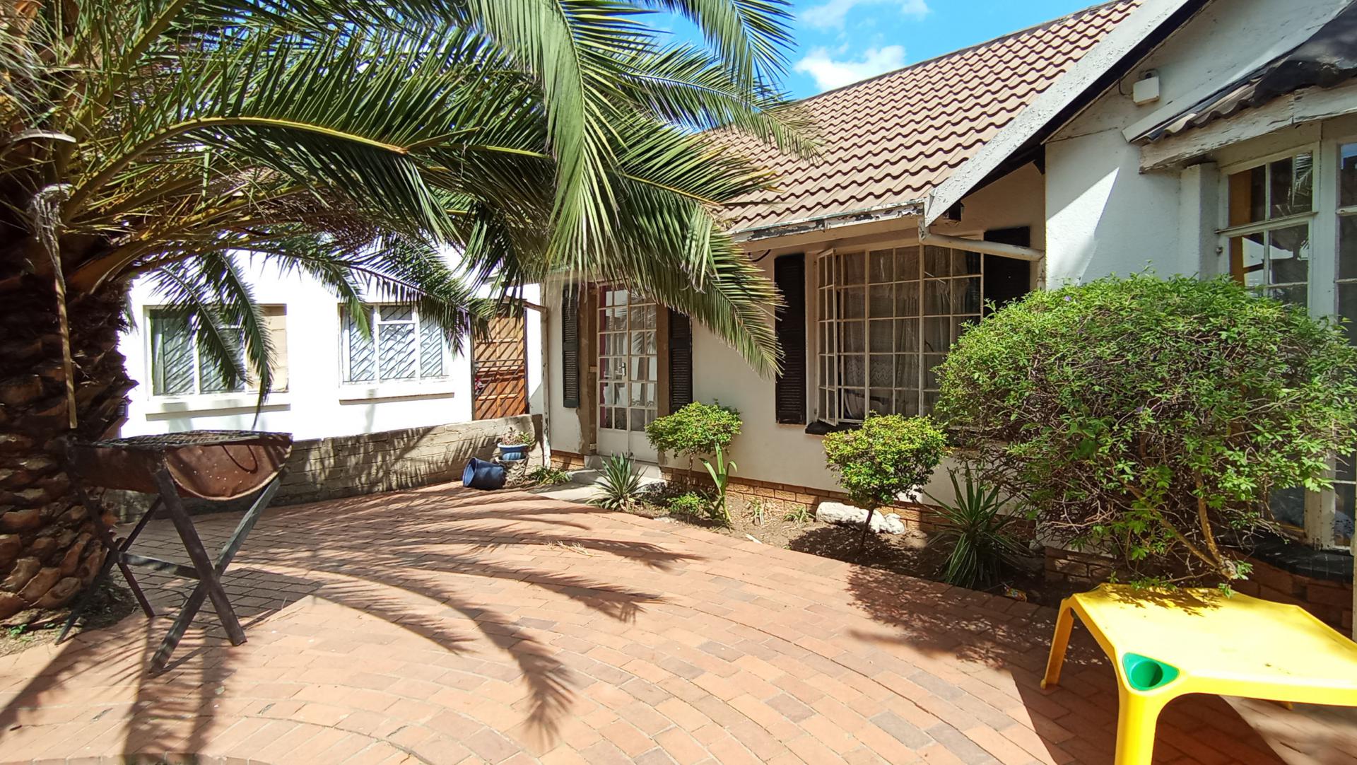 Backyard of property in Bloubosrand