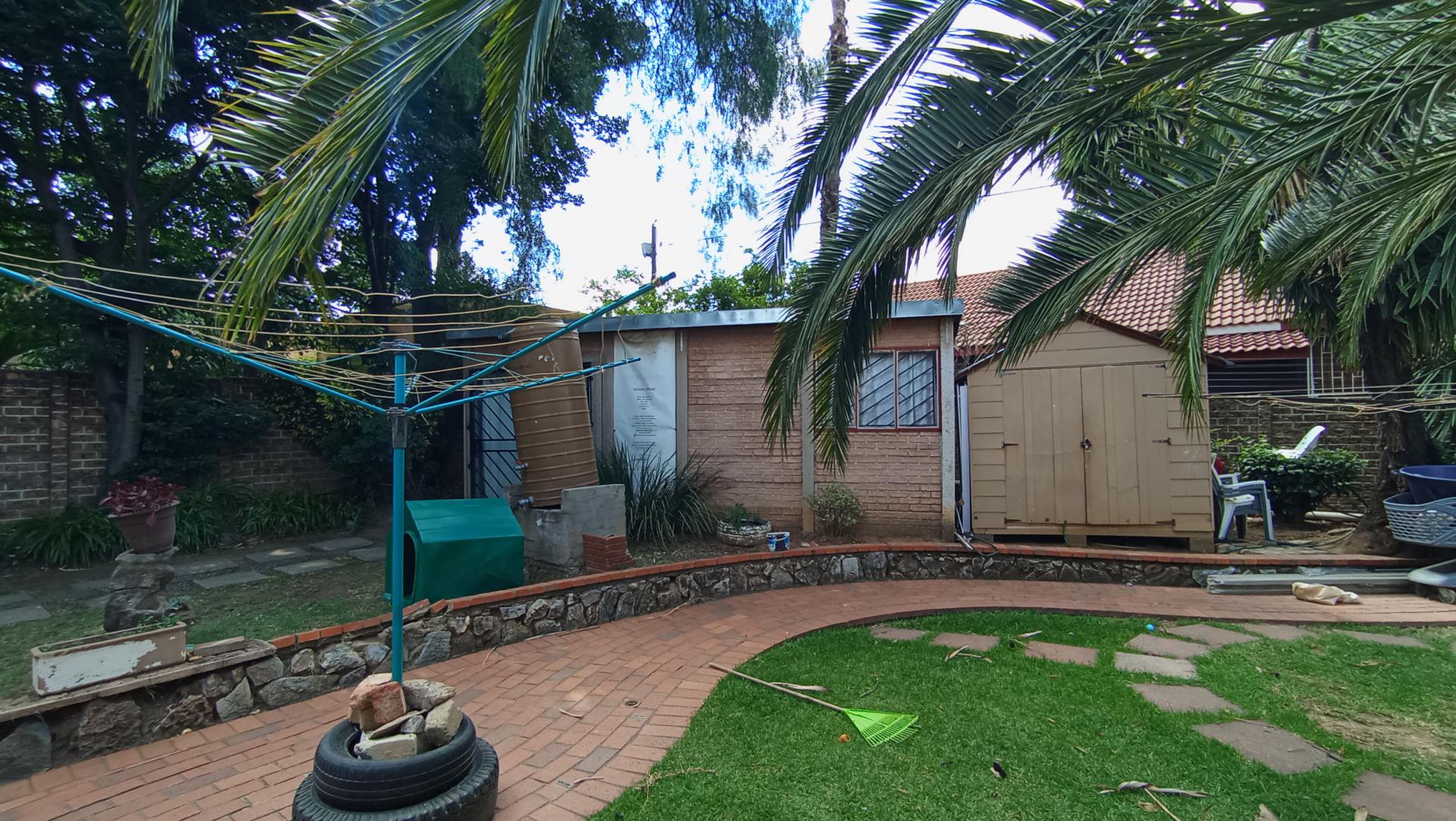 Backyard of property in Bloubosrand