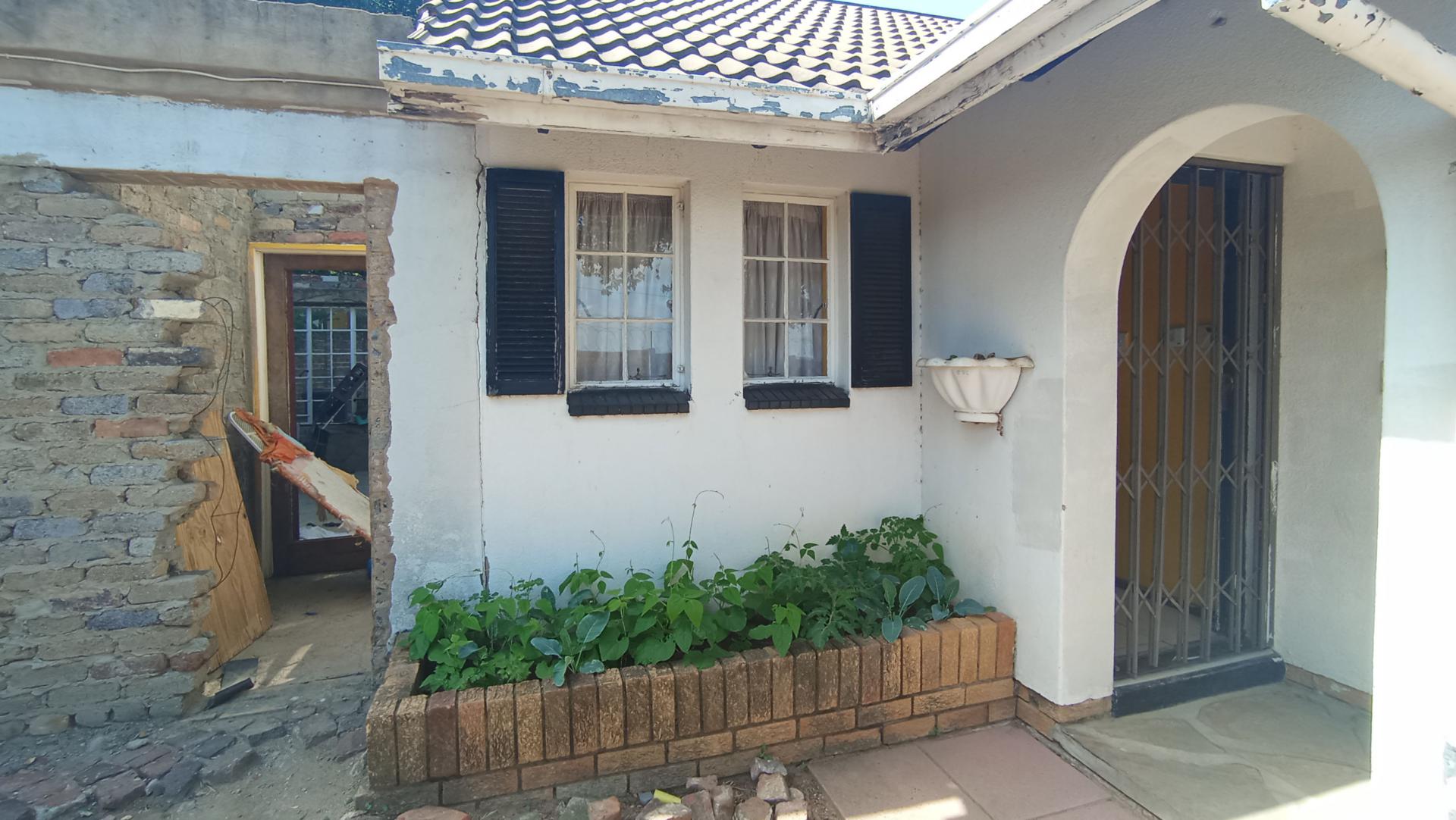 Front View of property in Bloubosrand