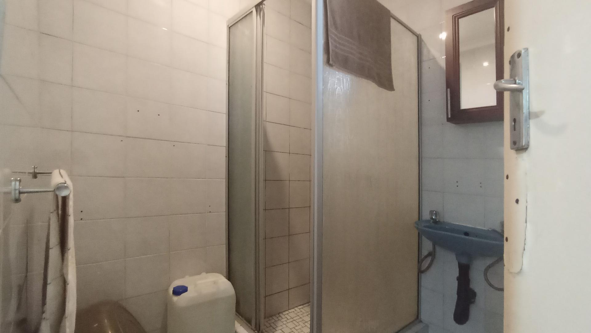 Bathroom 1 - 26 square meters of property in Bloubosrand
