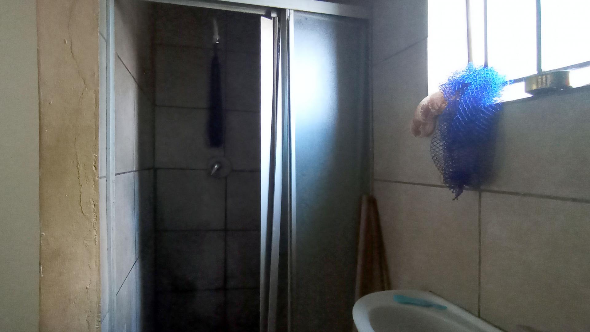 Bathroom 1 - 26 square meters of property in Bloubosrand