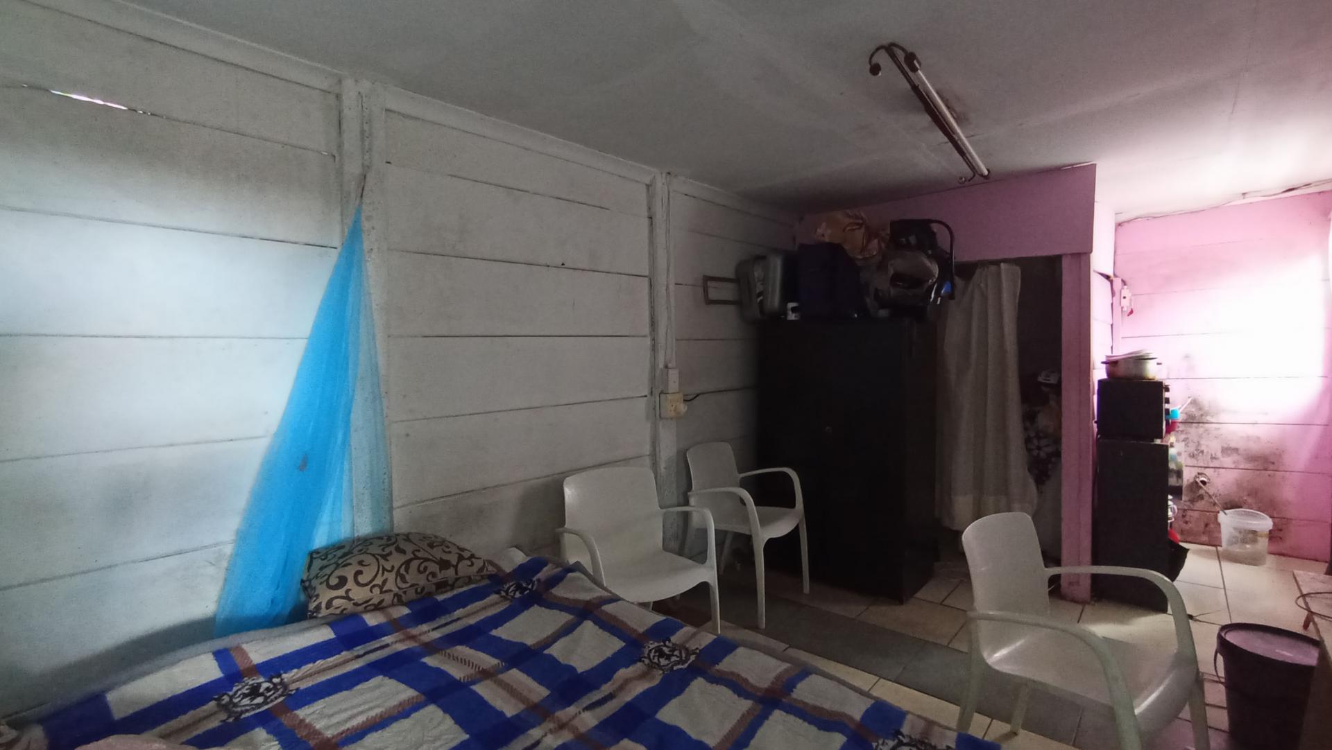 Flatlet - 94 square meters of property in Bloubosrand