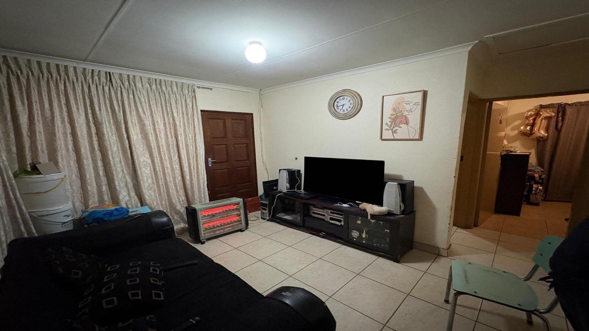 Lounges of property in Kagiso