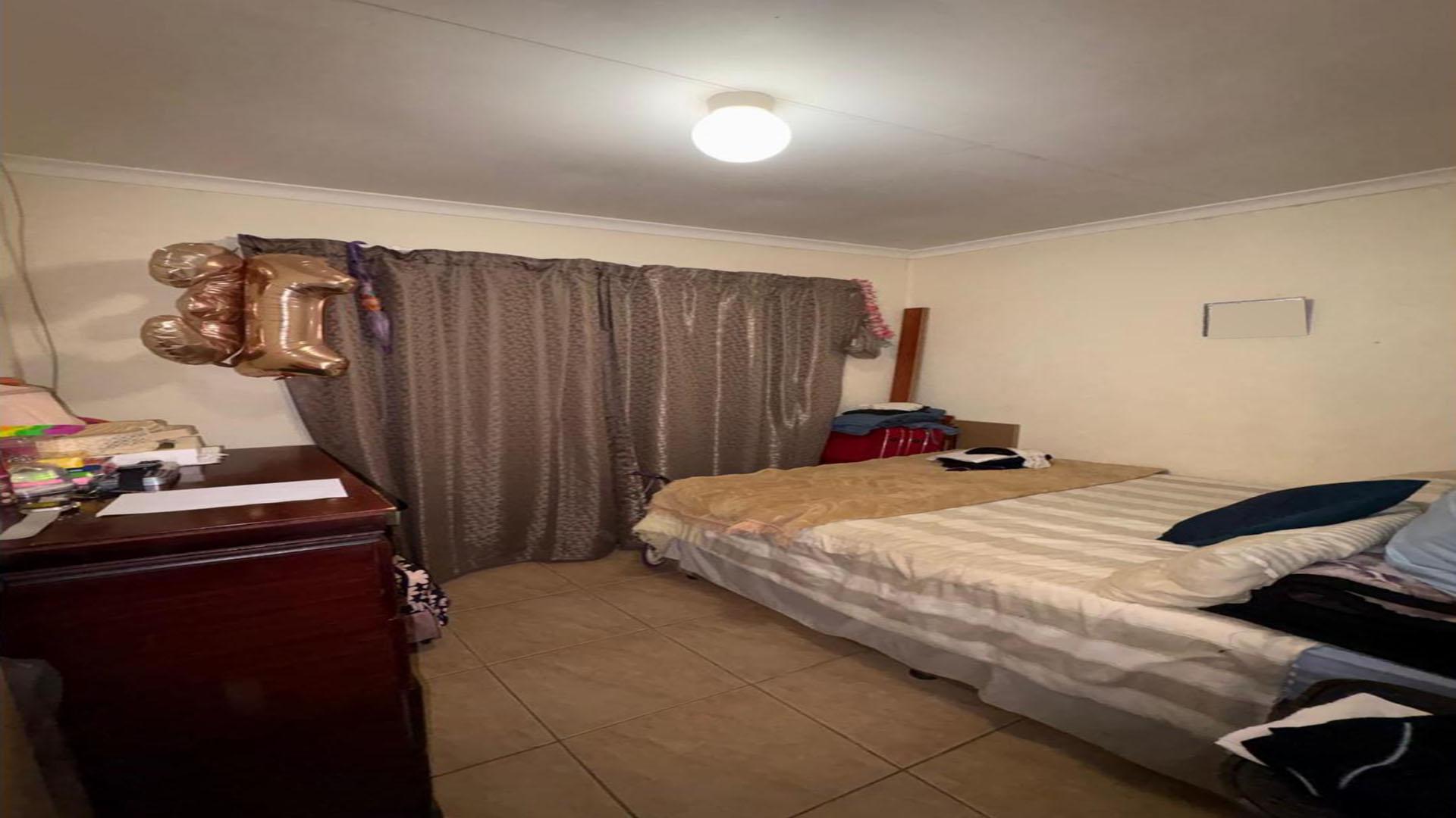 Bed Room 1 of property in Kagiso