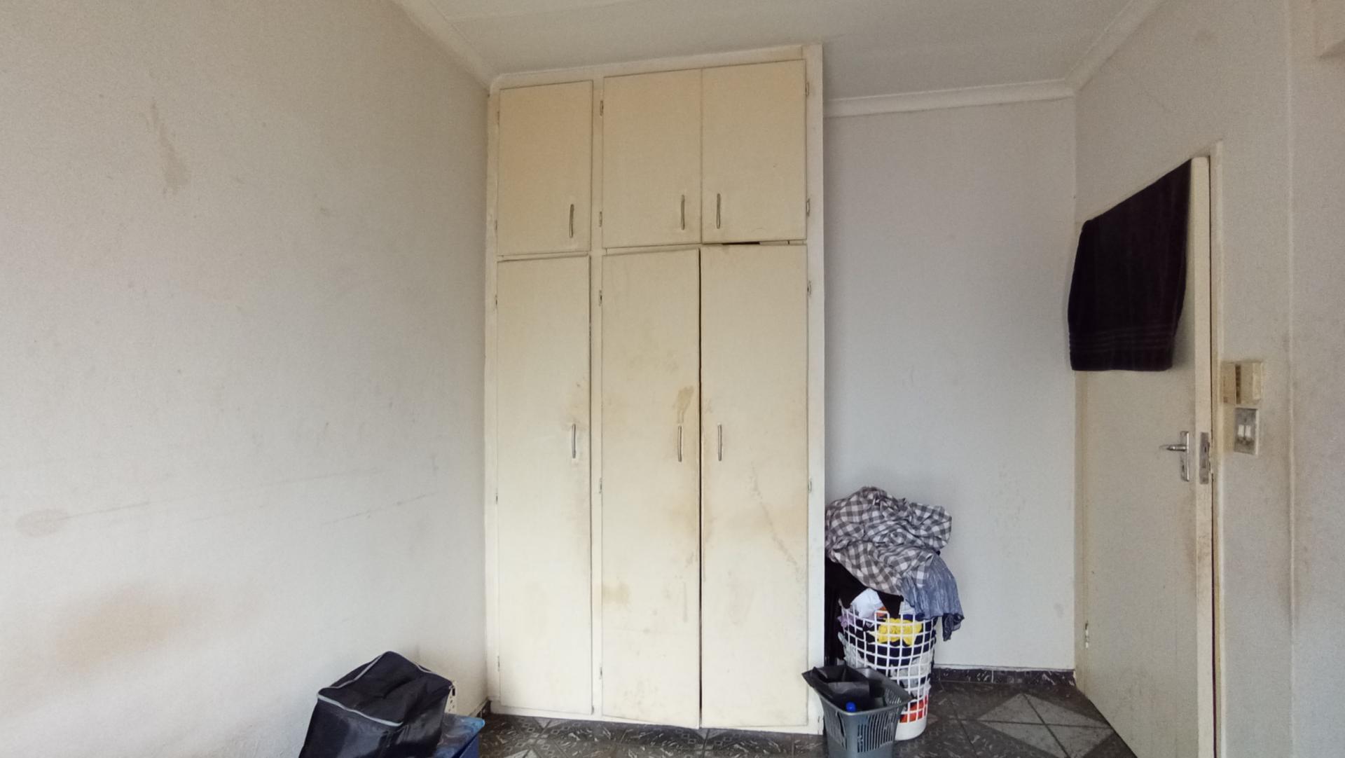 Main Bedroom - 10 square meters of property in Albertville