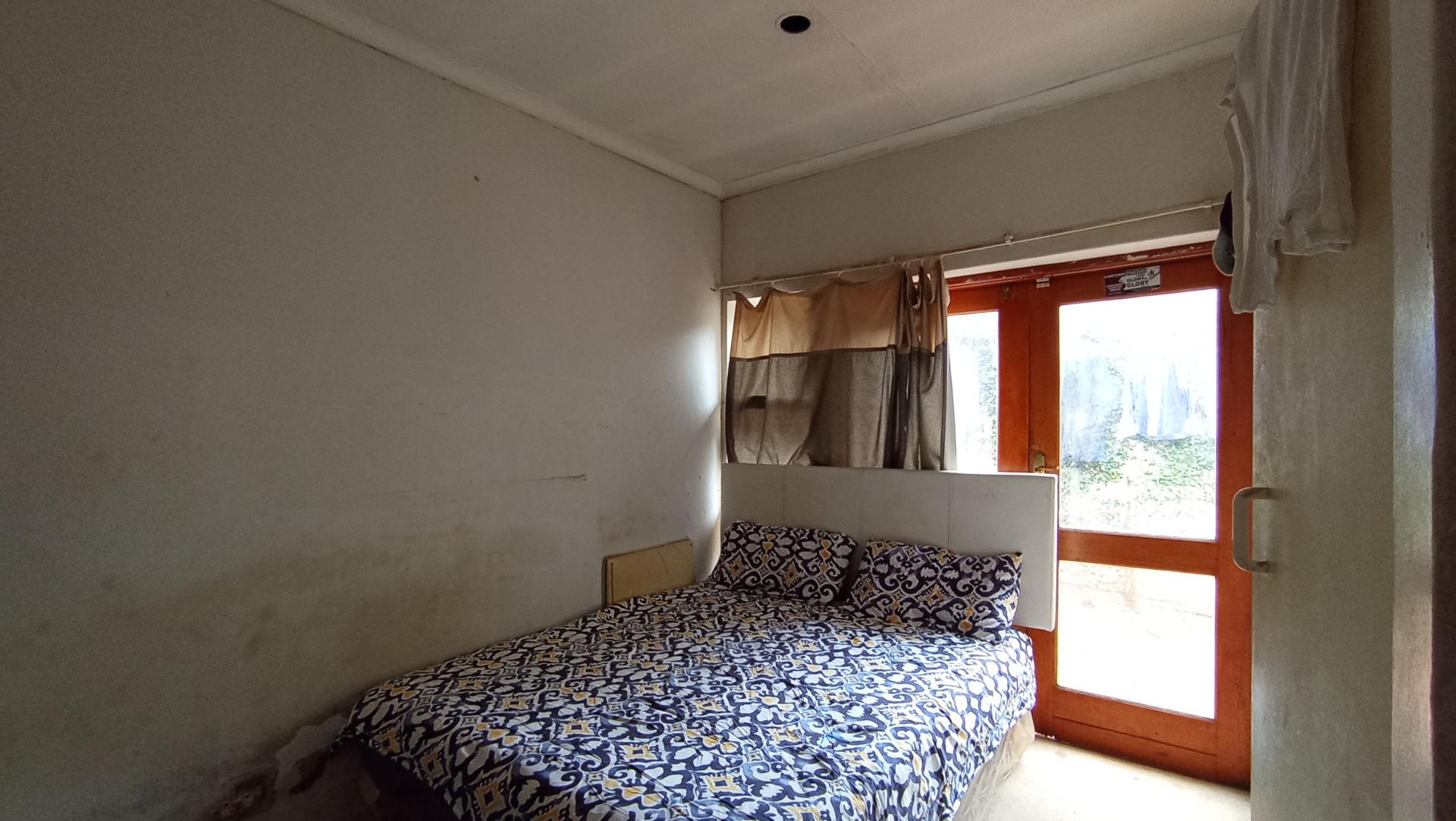 Bed Room 2 - 11 square meters of property in Albertville