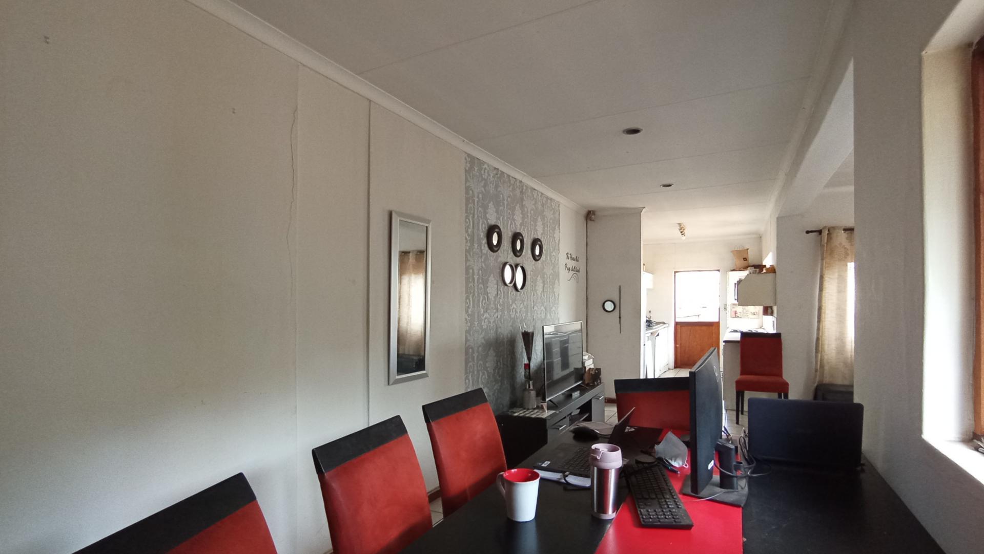 Dining Room - 7 square meters of property in Albertville