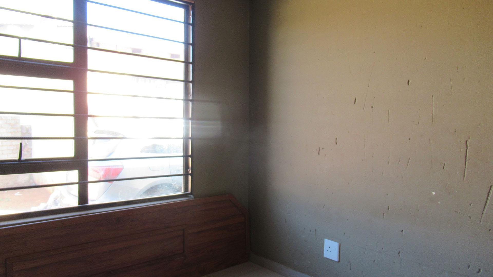 Bed Room 1 - 8 square meters of property in Vosloorus