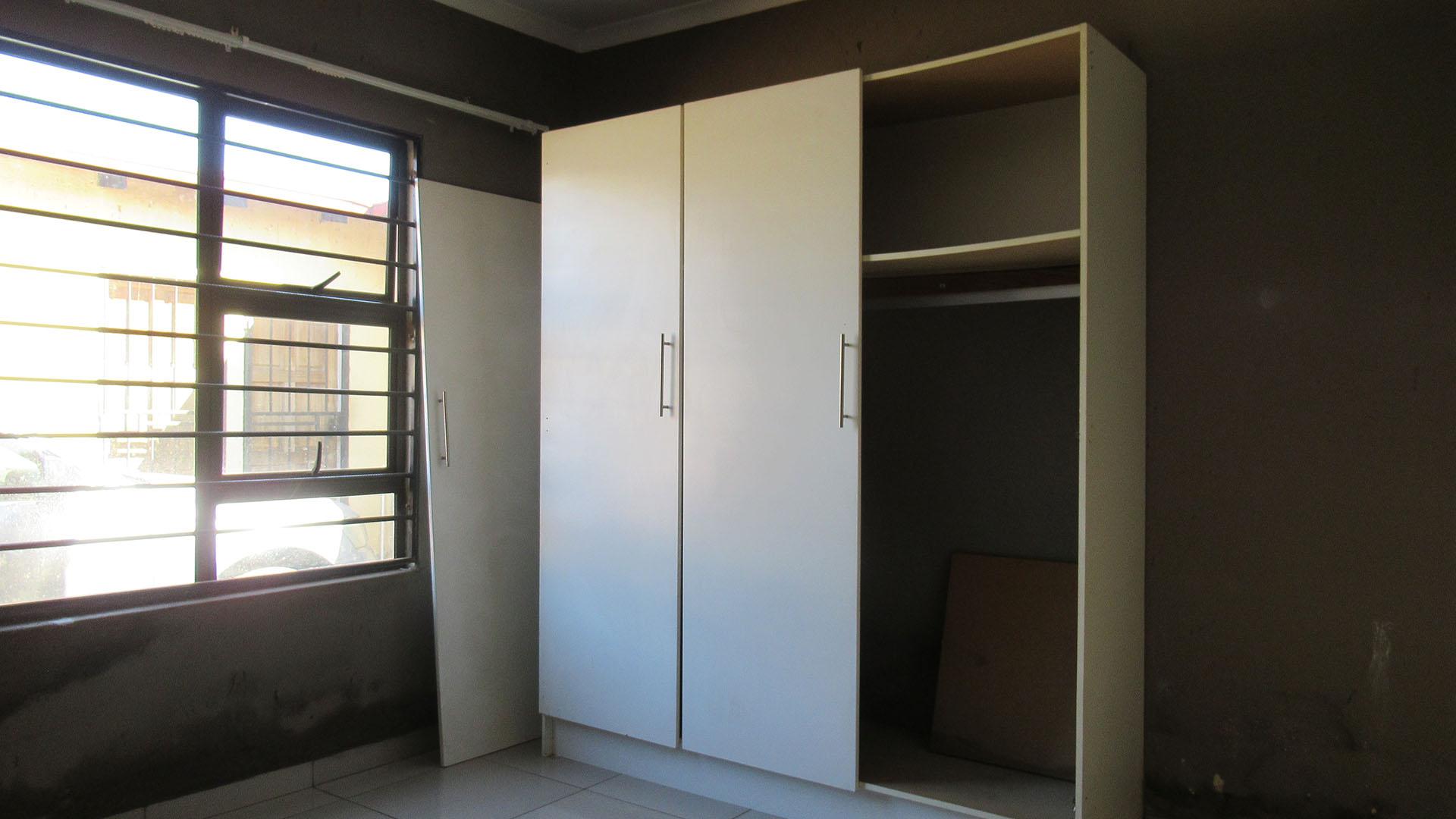 Main Bedroom - 11 square meters of property in Vosloorus