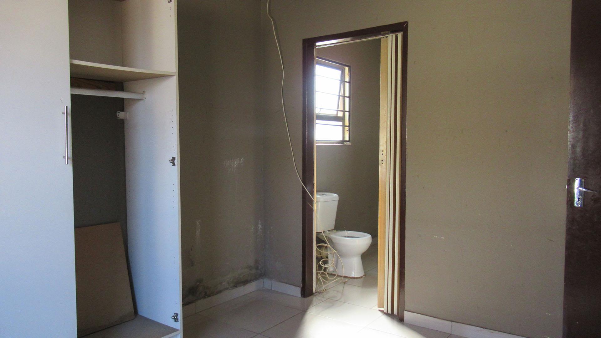 Main Bedroom - 11 square meters of property in Vosloorus